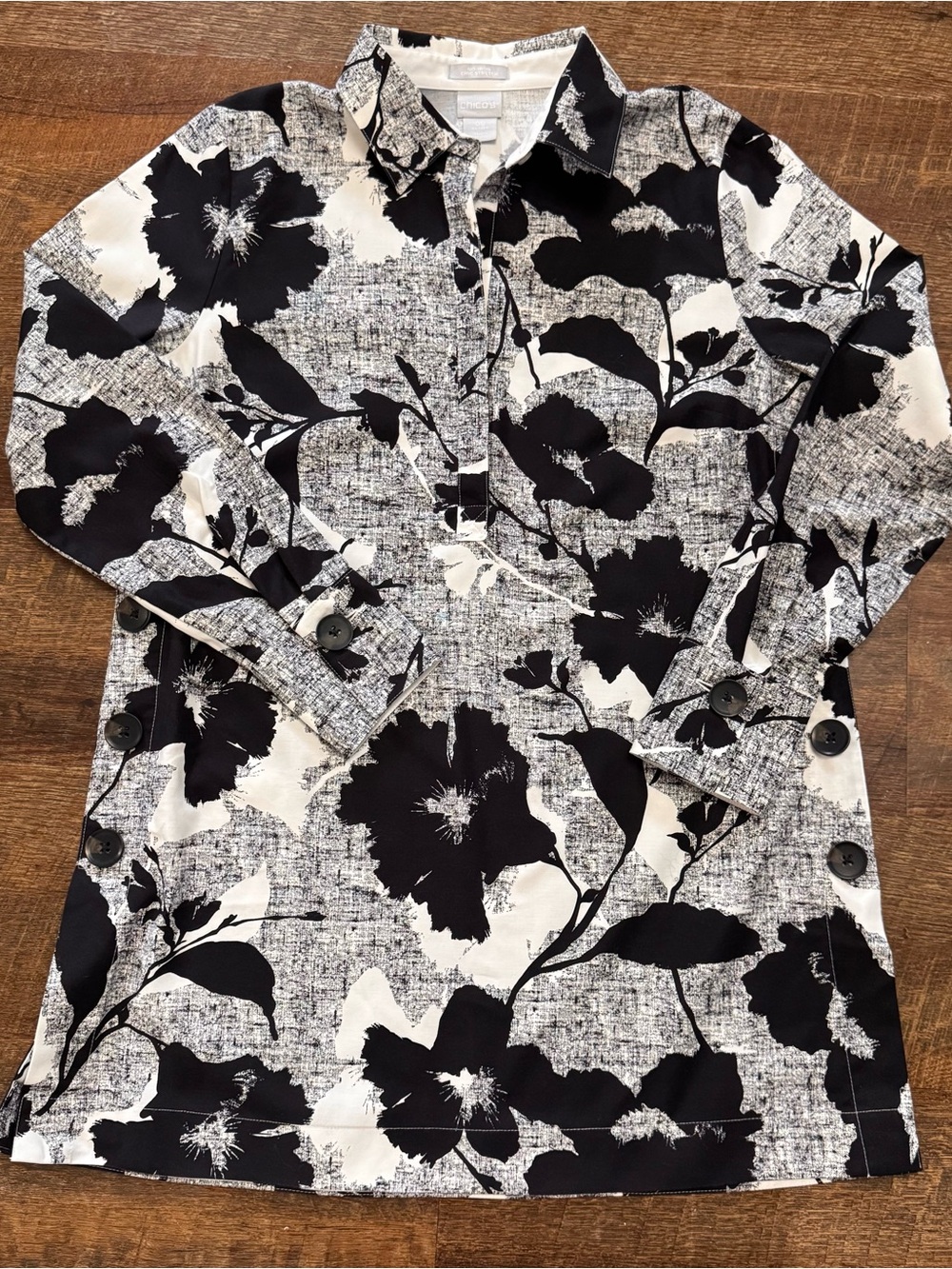Chico’s No-Iron Chic Stretch Floral Tunic Top Size 00 US 2 Black White